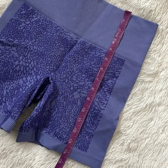 Lululemon Sculpt Shorts in Iris Purple size 6 - Picture 5 of 6